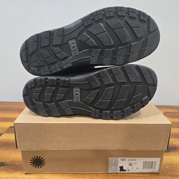 UGG BUTTE II CWR Boot Size 5 (Big Kid) - Picture 5 of 9